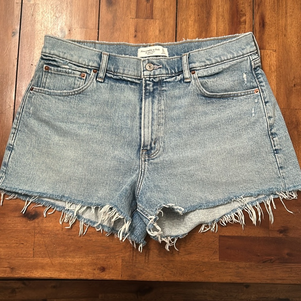 Abercrombie & Fitch Mom Jean Short Mid Rise size 31 (12).